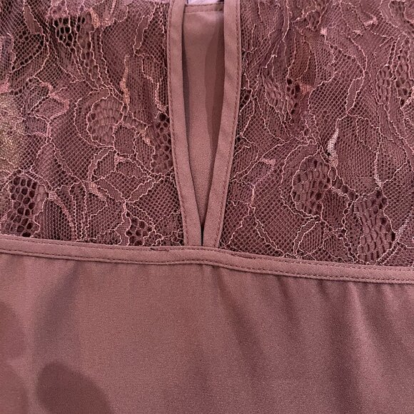 Dynamite Lace Blouse - Picture 2 of 4